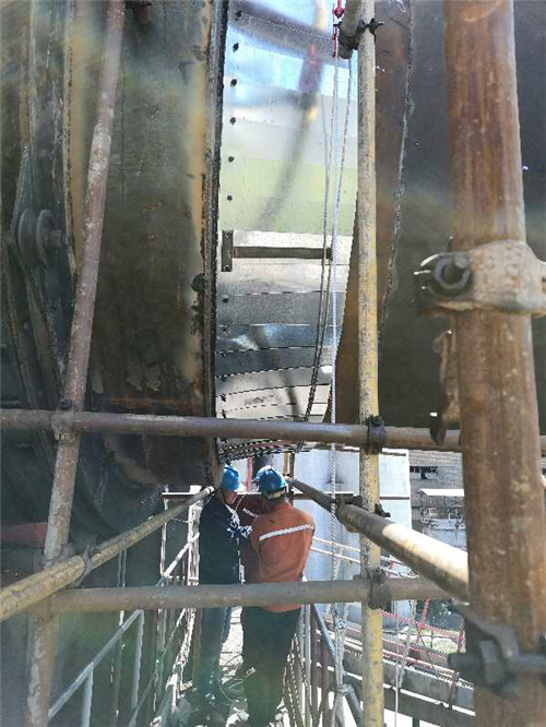 铝厂窑头密封安装中